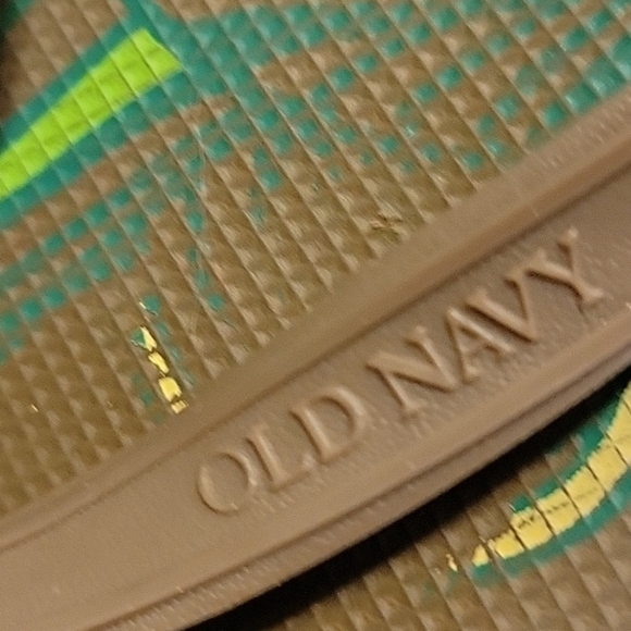 NEW Men's Old Navy Printed Design Sandals - Slip Ons - Flip Flops - Picture 8 of 17